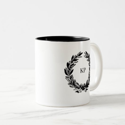 Aangepaste bruiloft Monogram Naam Krans Tweekleurige Koffiemok (Voorkant rechts)