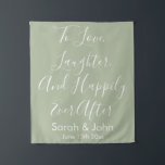 Aangepaste bruiloft Rustic Reception Banner Wandkleed<br><div class="desc">aangepaste trouwachtergrond voor receptie,  calligrafie voor bruiloft,  tapijt voor bruiloft,  bruiloft met foto's voor bruiloft,  banner voor liefde,  lach en blije dag daarna,  aangepaste trouwachtergrond voor ceremonie,  huwelijksfotografie rustic bruiloft,  vrijgezellenfeest banner voor verlofpartijen,  achtergrond voor trouwtafel,  gepersonaliseerde namen terugval voor bruiloft,  groene streep,  groene streep</div>