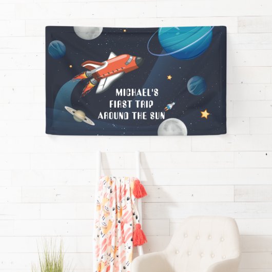 Aangepaste buitenruimte eerste verjaardag in melkw spandoek (Insitu)