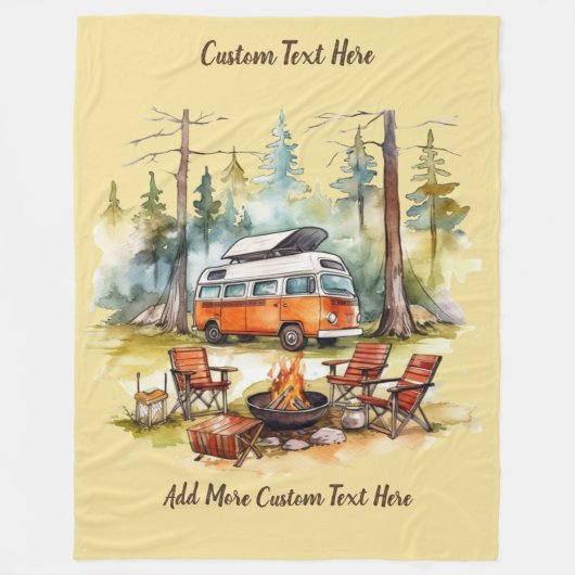 Aangepaste camperbus geparkeerd in de bossen Campi Fleece Deken (Voorkant)