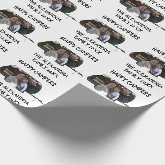 Aangepaste caravan familiefotogelukkige campers cadeaupapier (Hoek)