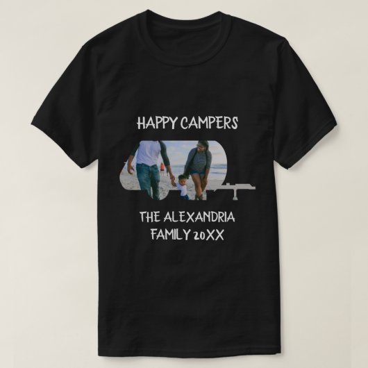 Aangepaste caravan familiefotogelukkige campers t-shirt (Design voorkant)