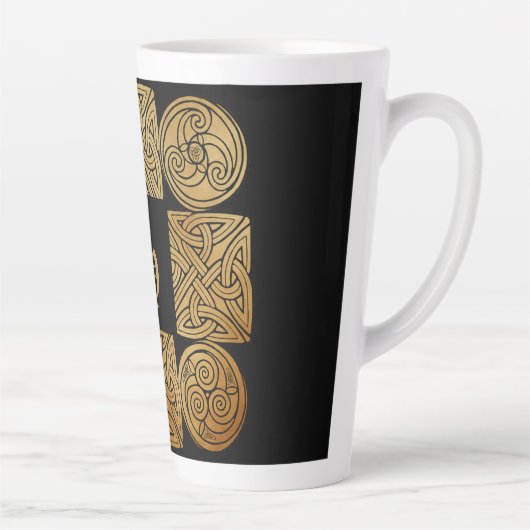 Aangepaste Celtic Knotwork Cross Latte Mok (Rechts)