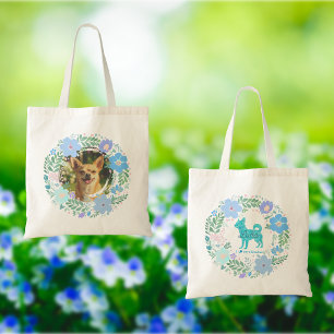 Aangepaste Chihuahua – Pastelblauwe bloemenkrans Tote Bag
