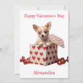 Aangepaste Chihuahua Pup Red Hearts op Box Valenti Feestdagenkaart (Voorkant)