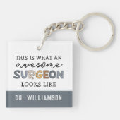 Aangepaste chirurg Geweldige chirurgische schenkin Sleutelhanger (Achterkant)