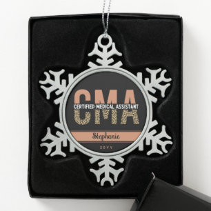 Aangepaste CMA Certified Medical Assistant Leopard Tin Sneeuwvlok Ornament