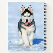 Aangepaste Cute Husky Puppy Dog in de sneeuw Notitieboek (Achterkant)