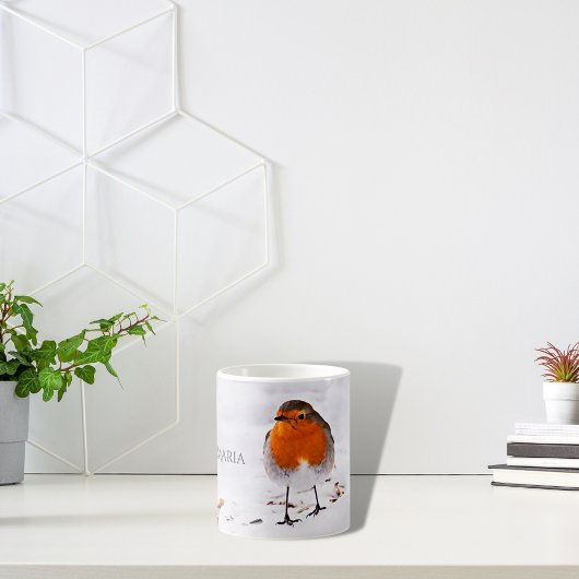 Aangepaste cute Robin vogel in sneeuw met naam Koffiemok