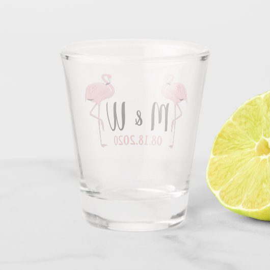 Aangepaste datum Monogram Schattige Fun Pink Flami Shot Glas (Achterkant)