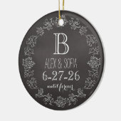 Aangepaste datum van het Monogram van het Chalkboa Keramisch Ornament (Links)