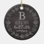 Aangepaste datum van het Monogram van het Chalkboa Keramisch Ornament (Achterkant)