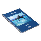 Aangepaste dolfijnen die in de oceaan spelen en tr notitieboek (Rechterzijde)