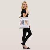 Aangepaste DVM Doctor of Veterinary Medicine Cadea Tote Bag (Op model)