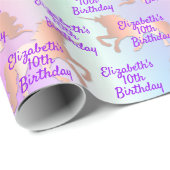 Aangepaste eenhoorn verjaardag roze holografisch cadeaupapier (Rol Hoek)