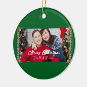 Aangepaste Eenvoudige Monogram Groene Kerstfoto Keramisch Ornament (Links)