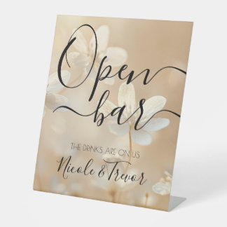 Aangepaste Eenvoudige Sepia Bloemen Bruiloft Open Reclamebord Met Voetstuk