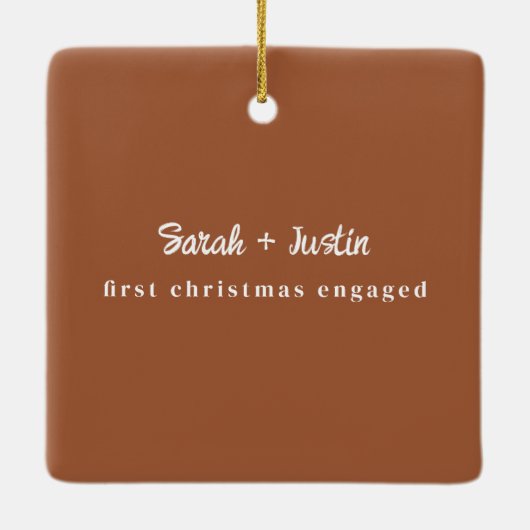 Aangepaste eerste kerst verloofd paar Afbeelding Keramisch Ornament (Achterkant)