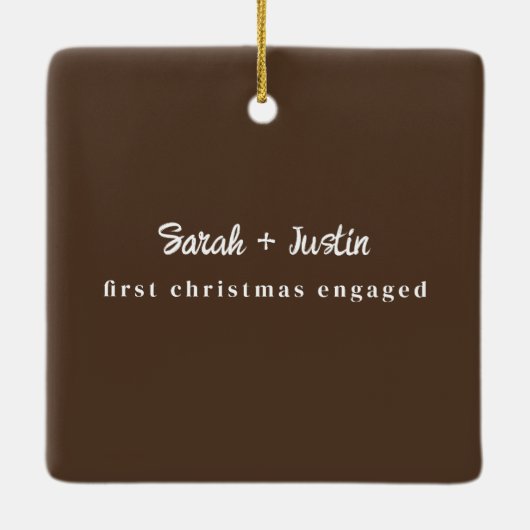 Aangepaste eerste kerst verloofd paar Afbeelding Keramisch Ornament (Achterkant)