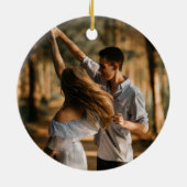 Aangepaste eerste kerst Verloving foto aandenken Keramisch Ornament (Achterkant)