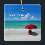 Aangepaste eigen foto-evaluaties van elke beach keramisch ornament<br><div class="desc">Als je dit jaar naar Destin in Florida bent gereisd, wil je je de reis herinneren met dit unieke kerstkeepasreis souvenir ornament met dit levendige fotografische afbeelding van de turquoise blauwe wateren, het witte zandstrand, en een rode strandparaplu en een roodbeukenfoto en rustige stropografie. Gemakkelijk om met uw datum van...</div>