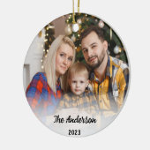 Aangepaste Familie 2 Foto & Naam Kerstmis 2023 Gif Keramisch Ornament (Links)