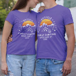 Aangepaste Familie Camping Bijpassende Pap T-shirt<br><div class="desc">Goede stemming? Voeg gewoon het kampvuur toe, de mores, en de rest van de familie met een bijpassende kleding. Met het ontwerp van een camping-thema kunt u het volgende familieavontuur aanpassen met een plaatshouder voor de site en het jaar. Ideaal voor familiefoto's terwijl u het oerwoud of het kampeerterrein verkennt...</div>