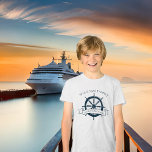 Aangepaste Familie Cruiseschip Trip Nautisch Wheel<br><div class="desc">Chique aangepaste zomervakantie kinder tri-blend T-shirts voor een jongen of meisje op een strandcruise op de oceaan met een marineblauw stuurwiel. Dit nautische themaontwerp is ideaal voor stijlvolle bijpassende familiereünie-t - shirts om de speciale reis te herdenken. Personaliseer met uw achternaam en jaar.</div>