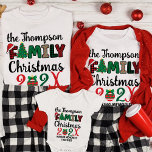 Aangepaste familie kerst maken herinneringen samen Tri-Blend shirt<br><div class="desc">Vier het plezier van het seizoen met ons "Custom Family Christmas Making Memories Together" Tri-Blend Shirt. Ideaal om je dierbaren tijdens de feestdagen dichter bij elkaar te brengen, dit shirt gaat over het creëren van blijvende herinneringen samen. Of u nu een gezellige kerstochtend thuis of een feestelijke familiebijeenkomst plant, deze...</div>