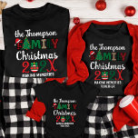 Aangepaste familie kerst maken herinneringen samen Tri-Blend shirt<br><div class="desc">Vier het vakantieseizoen in stijl met ons "Custom Family Christmas Making Memories Together" Tri-Blend Shirt. Ontworpen om uw gezin dichter bij elkaar te brengen, is dit shirt ideaal voor het creëren van gekoesterde vakantiemomenten. Of je nu koekjes bakt, de boom versiert of rond het vuur verzamelt, deze bijpassende familie-shirten voegen...</div>