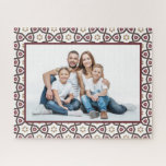 Aangepaste familie moeder vader foto personalisere legpuzzel<br><div class="desc">Aangepaste familie moeder vader foto Personaliseer Jigzaag Puzzle is geweldig voor familieplek. De puzzel heeft een abstracte rand met rode,  witte en gele kleuren. Vervang de foto door uw foto. Dan heb je plezier.</div>
