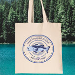 Aangepaste familie Vist Trip Blue Lake Fisherman Tote Bag<br><div class="desc">Pas deze canvas tas van de familievisserij aan voor je vader en broers voordat je deze zomer op het meer gaat vissen. Een koel periwinkle- en marineblauw vismodel met een open mondbas en uw aangepaste tekst of achternaam.</div>