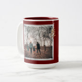 Aangepaste familiefoto, Bourgogne en White Hallowe Tweekleurige Koffiemok (Voorkant links)