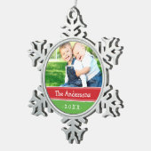 Aangepaste familiefoto-keepaardfeestdag tin sneeuwvlok ornament (Rechts)