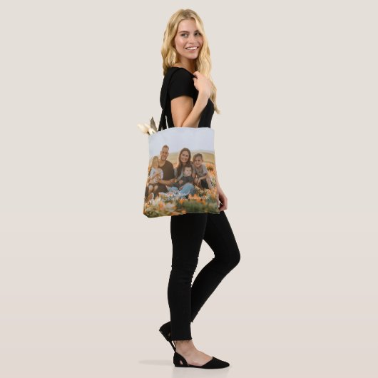 Aangepaste familiefoto met aangepaste namen tote bag (Op model)