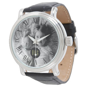 Aangepaste familiefoto Monogram Roman Numeral Horloge