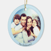 Aangepaste familiefoto op lichtblauw gepersonalise keramisch ornament (Links)