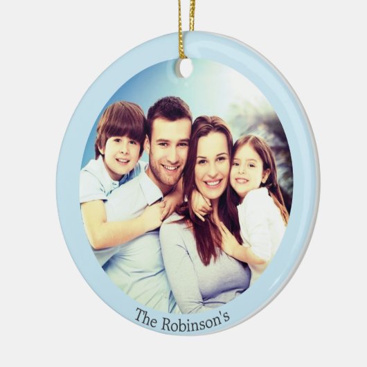 Aangepaste familiefoto op lichtblauw gepersonalise keramisch ornament (Links)