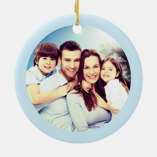 Aangepaste familiefoto op lichtblauw gepersonalise keramisch ornament (Achterkant)