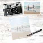 Aangepaste familiefoto zomervakantie notitieblok<br><div class="desc">Maak uw foto persoonlijk en voeg deze toe aan uw familie,  kinderen,  vrouw,  vriendin of huisdier. De foto heeft een witte bekleding zodat u uw het schrijven kunt zien. De foto show een foto van een vakantie van de familie en een dag op het strand. White modern hand-lettered stijlscript.</div>