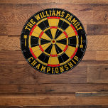 Aangepaste familienaam gepersonaliseerd zwart goud dartbord<br><div class="desc">Voeg je familienaam toe en creëer gemakkelijk je gepersonaliseerde familienaam dartboard. Klik op de knop PERSONALISEREN om de tekstkleur of bordkleuren te wijzigen.</div>