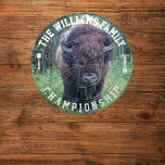 Aangepaste familienaam gepersonaliseerde bizonfoto dartbord<br><div class="desc">Voeg je familienaam toe en creëer gemakkelijk je gepersonaliseerde familienaam dartboard. Klik op de knop PERSONALISEREN om de tekstkleur te wijzigen.</div>