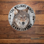 Aangepaste familienaam Gepersonaliseerde Wolf Foto Dartbord<br><div class="desc">Voeg je familienaam toe en creëer gemakkelijk je gepersonaliseerde familienaam dartboard. Klik op de knop PERSONALISEREN om de tekstkleur te wijzigen.</div>