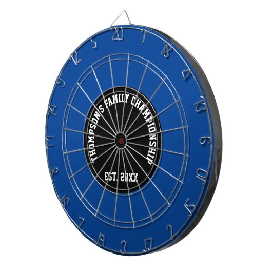 Aangepaste familienaam ingesteld op datum zwart en dartbord (Voorkant Rechts)