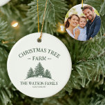 Aangepaste Familienaam Kerstboom Boerderij Foto Keramisch Ornament<br><div class="desc">Versier je boom met een persoonlijke touch dit seizoen! Ons aangepaste vakantie ornament is voorzien van uw familienaam,  foto,  en een retro kerstboom boerderij ontwerp in salie groen. Een onvergetelijke herinnering voor de feestdagen!</div>