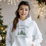 Aangepaste Familienaam Kerstboom Boerderij Retro Hoodie<br><div class="desc">Blijf gezellig en feestelijk met onze aangepaste vakantie hoodie! Met uw familienaam en een retro kerstboom boerderij ontwerp in salie groen,  is het ideaal voor koude winterdagen en vakantie bijeenkomsten.</div>