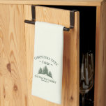 Aangepaste Familienaam Kerstboom Boerderij Retro Theedoek<br><div class="desc">Voeg een feestelijke flair toe aan uw keuken met deze aangepaste vakantiehanddoek! Met uw familienaam en een retro kerstboom boerderij ontwerp in salie groen,  het is ideaal voor vakantie koken en gezellig uw ruimte.</div>