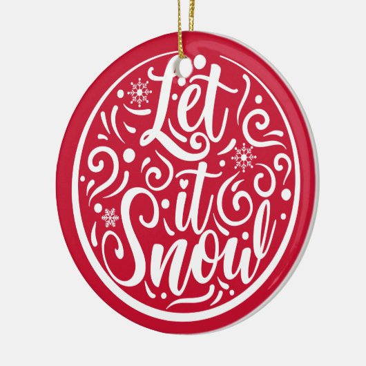 Aangepaste familienaam Laat het kerstrood sneeuwen Keramisch Ornament (Links)