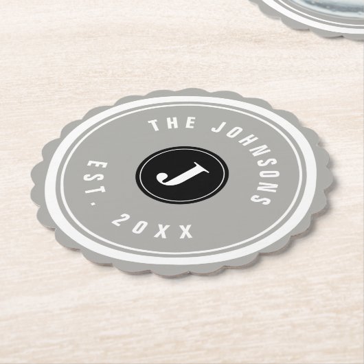 Aangepaste familienaam scallop edge papier onderze kartonnen onderzetters (Gekanteld)