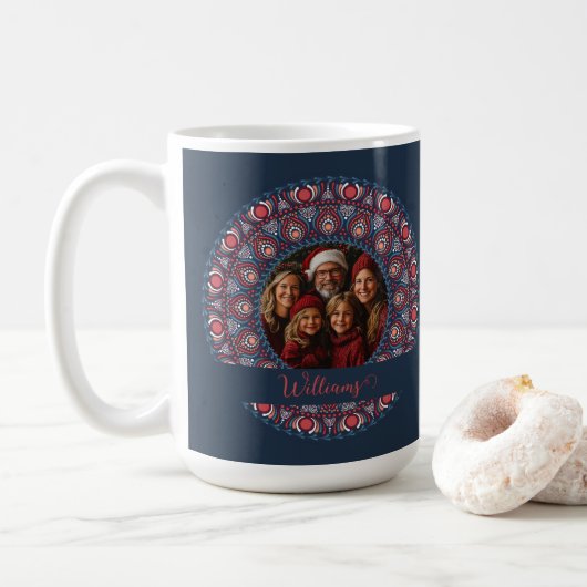 Aangepaste Familieportret Russet Kerstmis Mandala Koffiemok (Met donut)